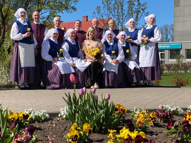 Senioru deju kolektīvs "Ozoli"